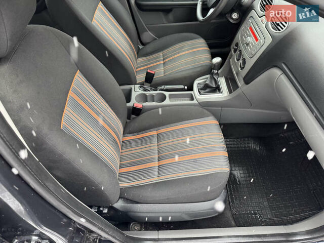 Серый Форд Фокус, объемом двигателя 1.6 л и пробегом 175 тыс. км за 4750 $, фото 26 на Automoto.ua