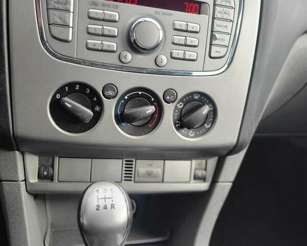 Серый Форд Фокус, объемом двигателя 1.6 л и пробегом 230 тыс. км за 5500 $, фото 8 на Automoto.ua