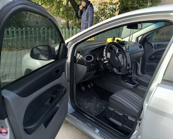 Сірий Форд Фокус, об'ємом двигуна 1.6 л та пробігом 247 тис. км за 5800 $, фото 9 на Automoto.ua