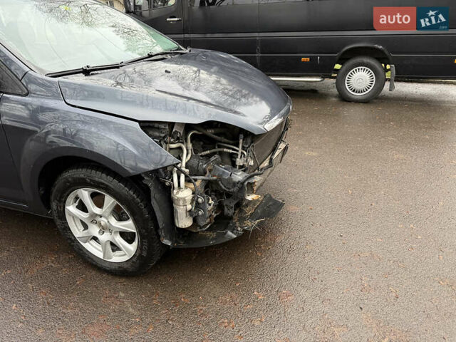 Серый Форд Фокус, объемом двигателя 1.6 л и пробегом 224 тыс. км за 4200 $, фото 11 на Automoto.ua