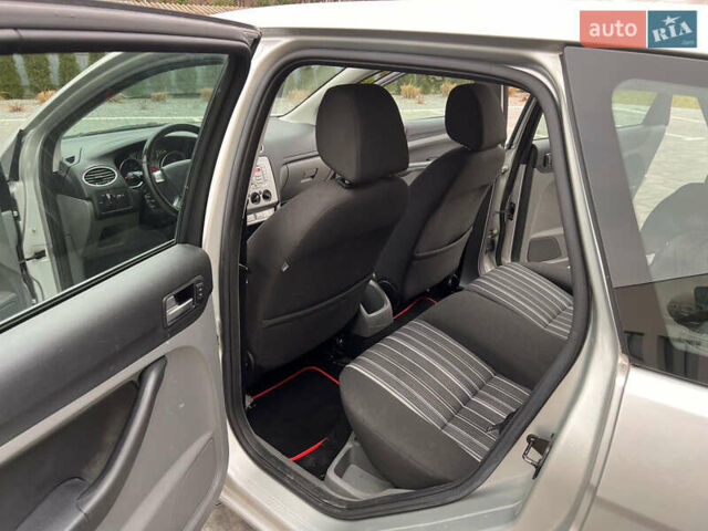 Серый Форд Фокус, объемом двигателя 1.6 л и пробегом 227 тыс. км за 5898 $, фото 4 на Automoto.ua