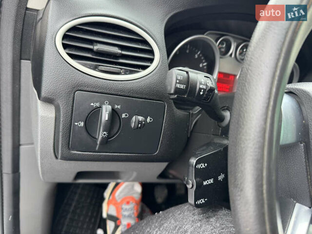 Сірий Форд Фокус, об'ємом двигуна 1.6 л та пробігом 175 тис. км за 4850 $, фото 32 на Automoto.ua