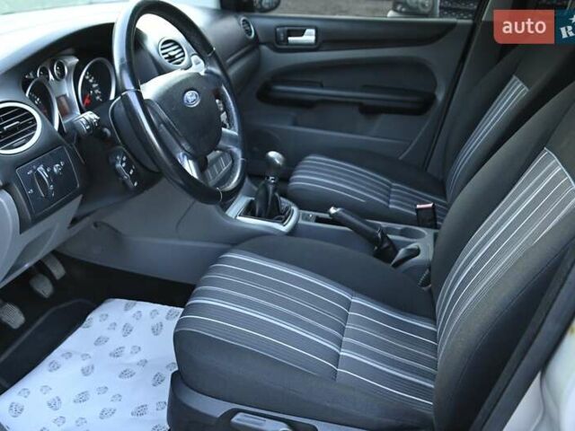 Серый Форд Фокус, объемом двигателя 1.6 л и пробегом 306 тыс. км за 4850 $, фото 15 на Automoto.ua