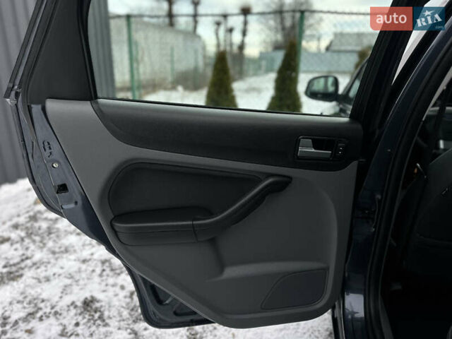 Сірий Форд Фокус, об'ємом двигуна 1.8 л та пробігом 207 тис. км за 6500 $, фото 30 на Automoto.ua