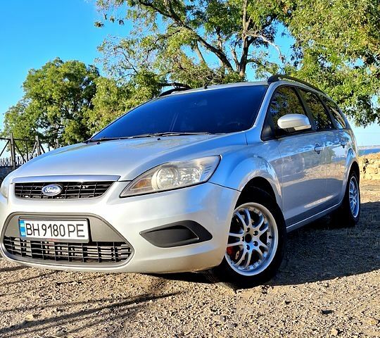 Серый Форд Фокус, объемом двигателя 1.6 л и пробегом 272 тыс. км за 5800 $, фото 5 на Automoto.ua