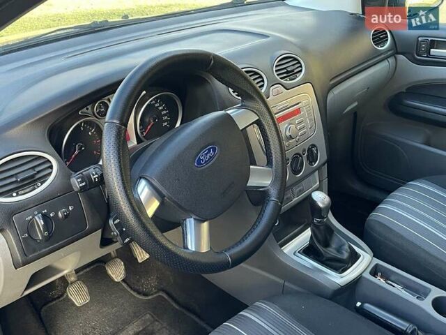 Серый Форд Фокус, объемом двигателя 1.6 л и пробегом 234 тыс. км за 5500 $, фото 16 на Automoto.ua