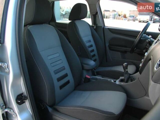 Сірий Форд Фокус, об'ємом двигуна 1.6 л та пробігом 251 тис. км за 3950 $, фото 11 на Automoto.ua