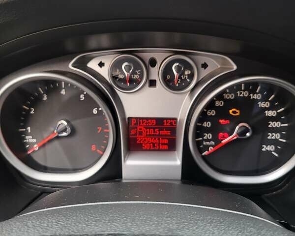 Серый Форд Фокус, объемом двигателя 1.6 л и пробегом 220 тыс. км за 6700 $, фото 8 на Automoto.ua