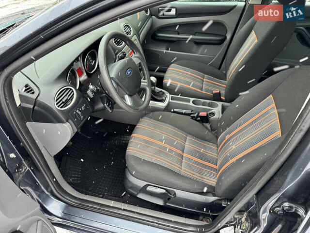 Серый Форд Фокус, объемом двигателя 1.6 л и пробегом 175 тыс. км за 4750 $, фото 23 на Automoto.ua