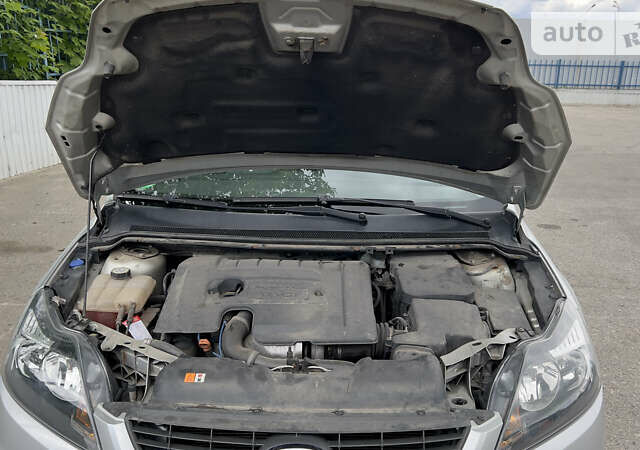 Серый Форд Фокус, объемом двигателя 1.6 л и пробегом 210 тыс. км за 6500 $, фото 13 на Automoto.ua