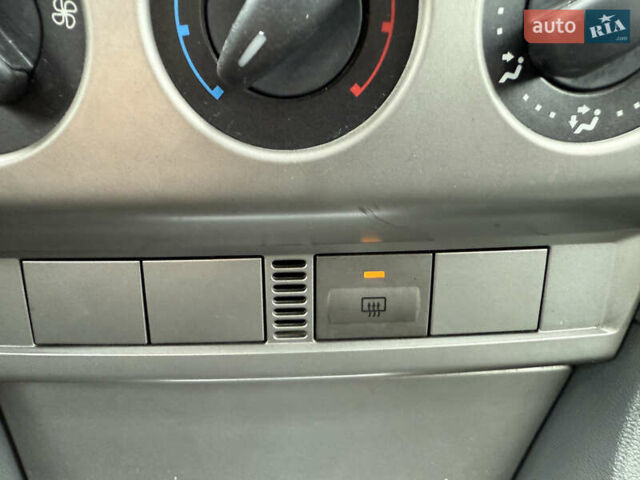 Серый Форд Фокус, объемом двигателя 1.6 л и пробегом 224 тыс. км за 4200 $, фото 33 на Automoto.ua