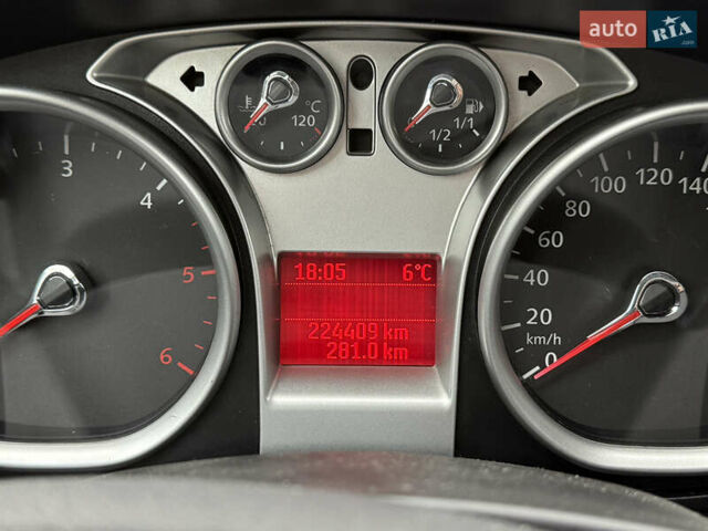 Серый Форд Фокус, объемом двигателя 1.6 л и пробегом 224 тыс. км за 4200 $, фото 30 на Automoto.ua