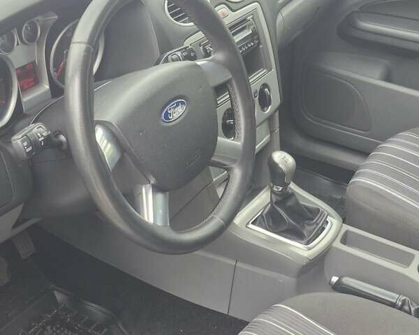 Серый Форд Фокус, объемом двигателя 1.6 л и пробегом 157 тыс. км за 5999 $, фото 19 на Automoto.ua