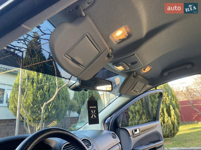 Серый Форд Фокус, объемом двигателя 1.8 л и пробегом 287 тыс. км за 5200 $, фото 22 на Automoto.ua