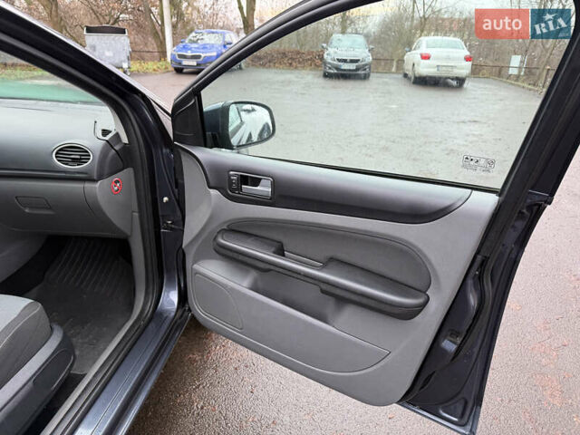 Серый Форд Фокус, объемом двигателя 1.6 л и пробегом 224 тыс. км за 4200 $, фото 15 на Automoto.ua