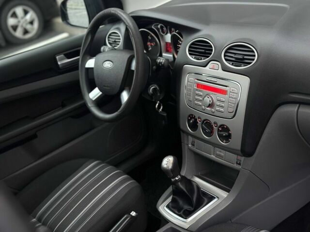 Серый Форд Фокус, объемом двигателя 1.6 л и пробегом 203 тыс. км за 5900 $, фото 3 на Automoto.ua