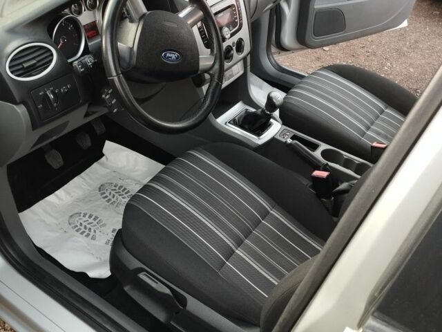 Сірий Форд Фокус, об'ємом двигуна 1.6 л та пробігом 305 тис. км за 4750 $, фото 4 на Automoto.ua