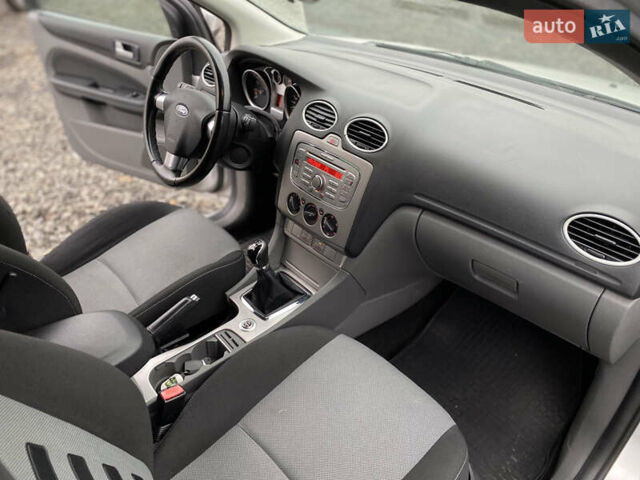 Серый Форд Фокус, объемом двигателя 1.6 л и пробегом 174 тыс. км за 4599 $, фото 35 на Automoto.ua