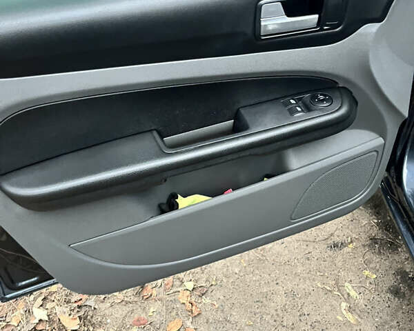 Серый Форд Фокус, объемом двигателя 1.56 л и пробегом 310 тыс. км за 6200 $, фото 18 на Automoto.ua