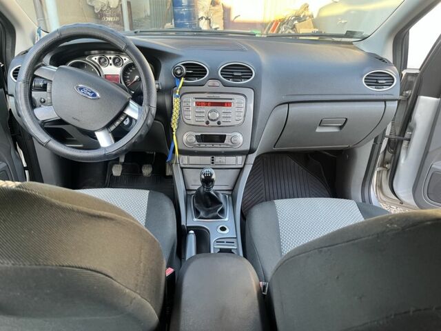 Серый Форд Фокус, объемом двигателя 1.8 л и пробегом 356 тыс. км за 4800 $, фото 9 на Automoto.ua