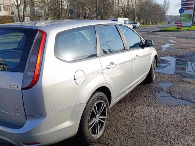 Серый Форд Фокус, объемом двигателя 1.6 л и пробегом 300 тыс. км за 5500 $, фото 3 на Automoto.ua