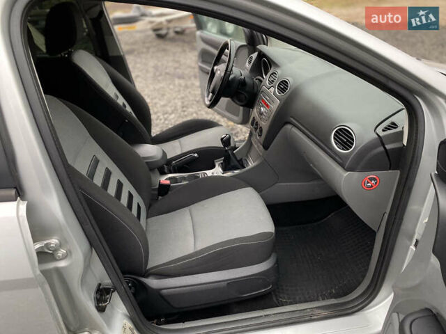 Серый Форд Фокус, объемом двигателя 1.6 л и пробегом 174 тыс. км за 4599 $, фото 36 на Automoto.ua