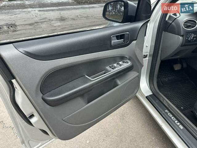 Серый Форд Фокус, объемом двигателя 2 л и пробегом 165 тыс. км за 7300 $, фото 27 на Automoto.ua