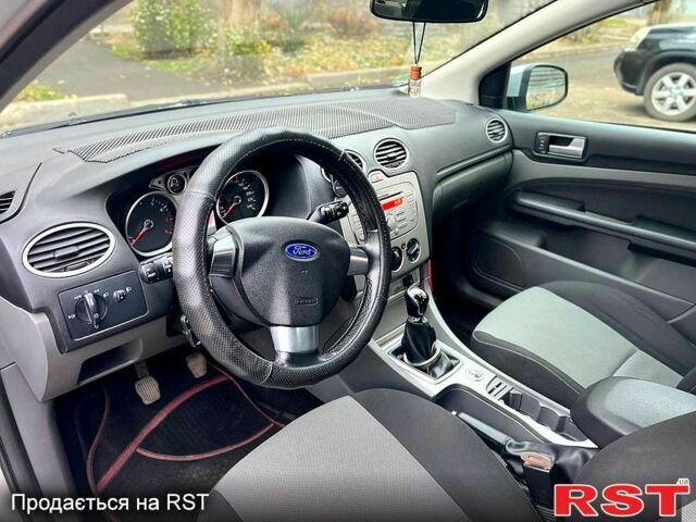 Серый Форд Фокус, объемом двигателя 1.6 л и пробегом 190 тыс. км за 6300 $, фото 5 на Automoto.ua