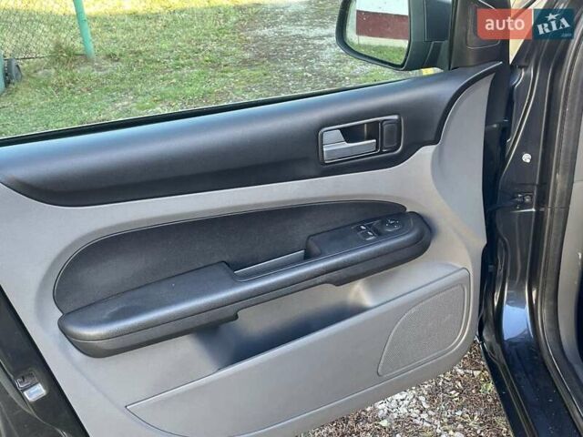 Серый Форд Фокус, объемом двигателя 1.6 л и пробегом 234 тыс. км за 5500 $, фото 15 на Automoto.ua