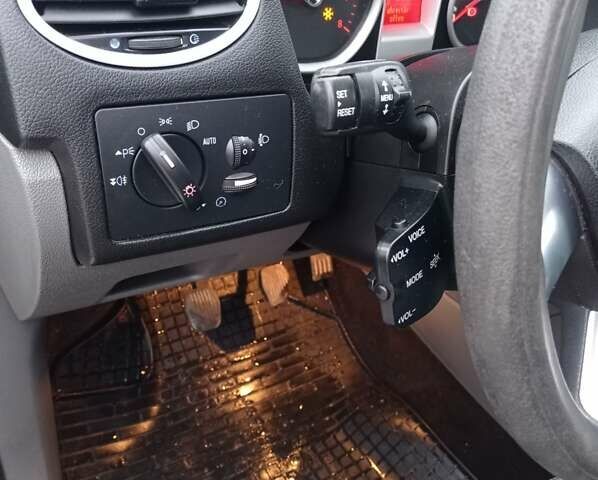 Серый Форд Фокус, объемом двигателя 1.8 л и пробегом 199 тыс. км за 4700 $, фото 13 на Automoto.ua