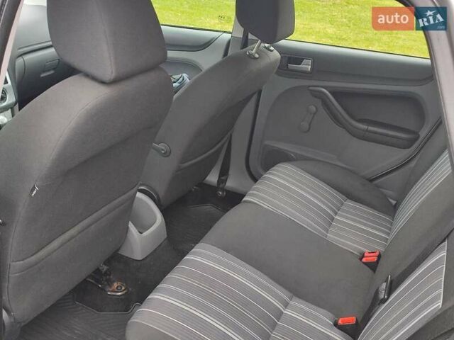 Серый Форд Фокус, объемом двигателя 1.6 л и пробегом 294 тыс. км за 5300 $, фото 9 на Automoto.ua