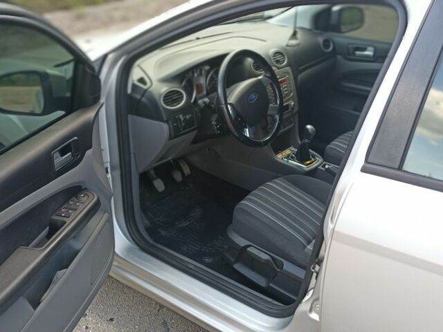 Сірий Форд Фокус, об'ємом двигуна 1.6 л та пробігом 290 тис. км за 5500 $, фото 7 на Automoto.ua