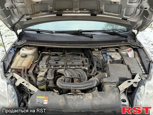 Серый Форд Фокус, объемом двигателя 1.6 л и пробегом 179 тыс. км за 5800 $, фото 9 на Automoto.ua