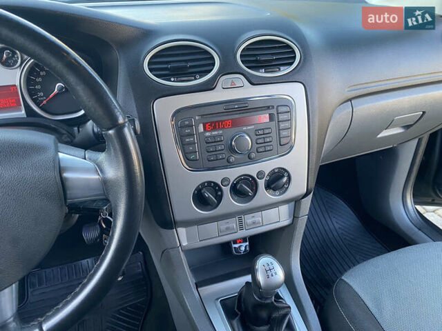 Серый Форд Фокус, объемом двигателя 1.8 л и пробегом 287 тыс. км за 5200 $, фото 21 на Automoto.ua