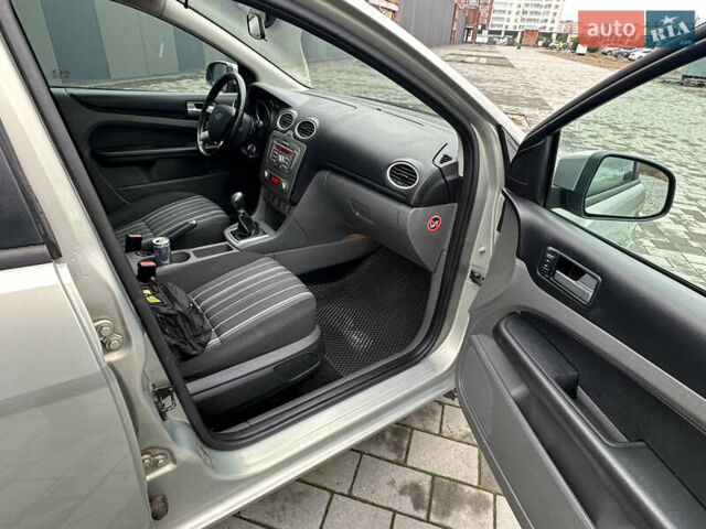 Сірий Форд Фокус, об'ємом двигуна 1.6 л та пробігом 258 тис. км за 5700 $, фото 24 на Automoto.ua