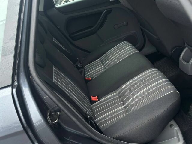 Серый Форд Фокус, объемом двигателя 1.6 л и пробегом 203 тыс. км за 5900 $, фото 4 на Automoto.ua