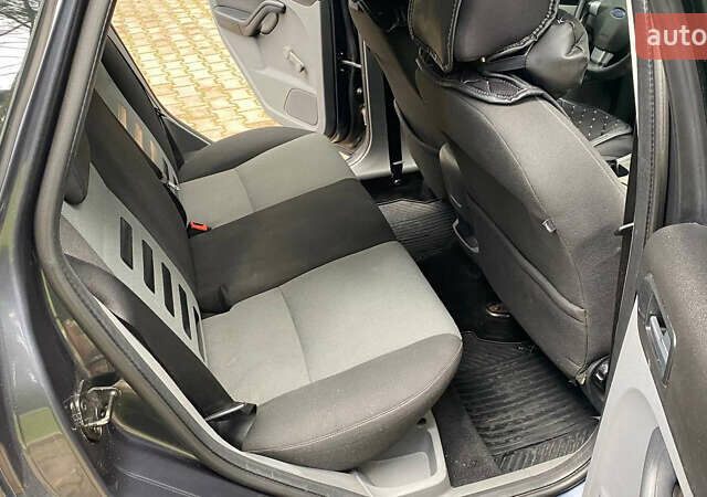 Сірий Форд Фокус, об'ємом двигуна 1.8 л та пробігом 362 тис. км за 5100 $, фото 11 на Automoto.ua