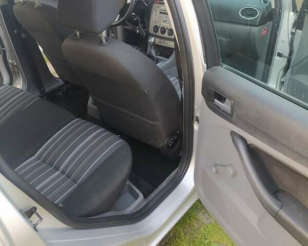 Серый Форд Фокус, объемом двигателя 1.6 л и пробегом 220 тыс. км за 5900 $, фото 4 на Automoto.ua