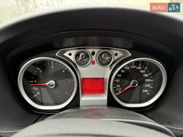 Серый Форд Фокус, объемом двигателя 1.6 л и пробегом 224 тыс. км за 4200 $, фото 32 на Automoto.ua