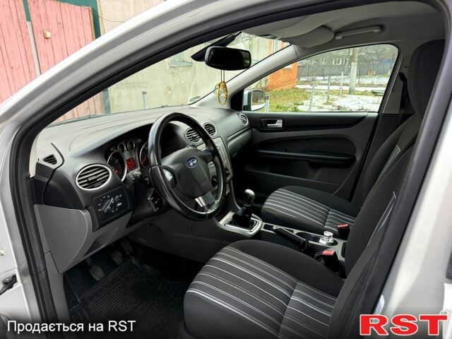 Серый Форд Фокус, объемом двигателя 1.6 л и пробегом 179 тыс. км за 5800 $, фото 4 на Automoto.ua