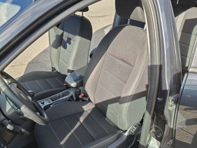 Серый Форд Фокус, объемом двигателя 1.6 л и пробегом 256 тыс. км за 6800 $, фото 11 на Automoto.ua