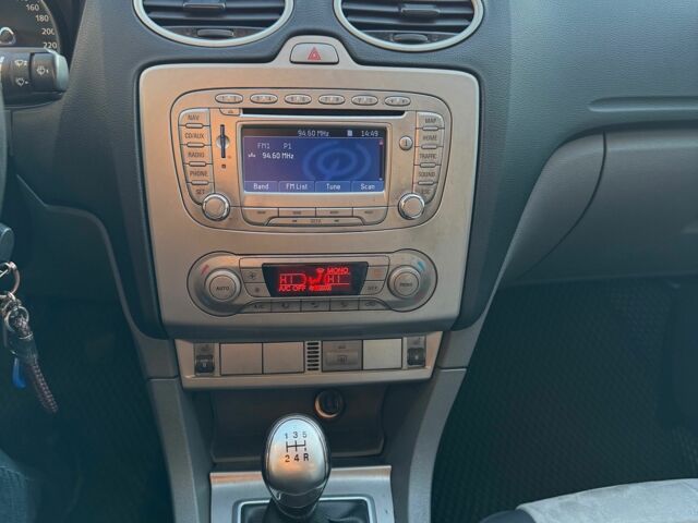 Серый Форд Фокус, объемом двигателя 1.6 л и пробегом 257 тыс. км за 6000 $, фото 10 на Automoto.ua