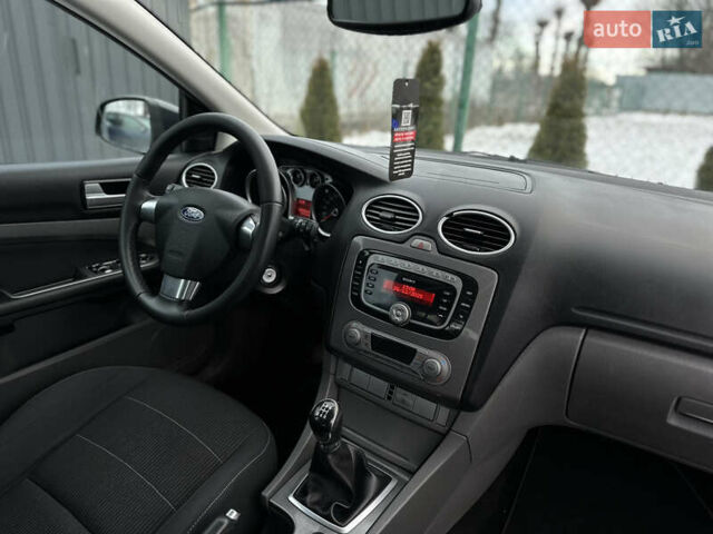 Сірий Форд Фокус, об'ємом двигуна 1.8 л та пробігом 207 тис. км за 6500 $, фото 41 на Automoto.ua