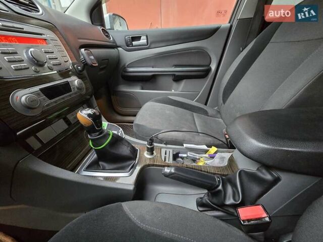 Форд Фокус 2009 у Тернополі на Automoto.ua Сірий Форд Фокус, об'ємом двигуна 1.8 л та пробігом 286 тис. км за 4200 $, фото 6 на Automoto.ua