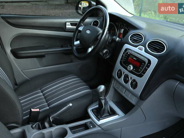 Серый Форд Фокус, объемом двигателя 1.6 л и пробегом 306 тыс. км за 4850 $, фото 33 на Automoto.ua