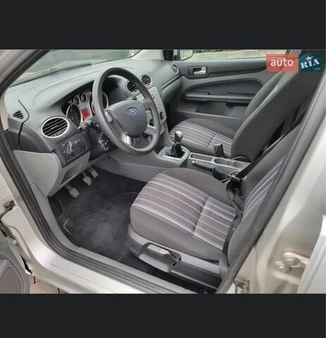 Сірий Форд Фокус, об'ємом двигуна 1.8 л та пробігом 260 тис. км за 4499 $, фото 2 на Automoto.ua