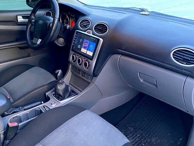 Серый Форд Фокус, объемом двигателя 1.6 л и пробегом 299 тыс. км за 5700 $, фото 8 на Automoto.ua