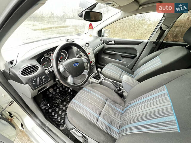 Сірий Форд Фокус, об'ємом двигуна 1.6 л та пробігом 270 тис. км за 3999 $, фото 7 на Automoto.ua