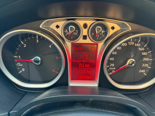 Серый Форд Фокус, объемом двигателя 1.6 л и пробегом 257 тыс. км за 6000 $, фото 9 на Automoto.ua