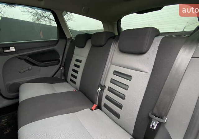 Серый Форд Фокус, объемом двигателя 1.6 л и пробегом 174 тыс. км за 4599 $, фото 43 на Automoto.ua